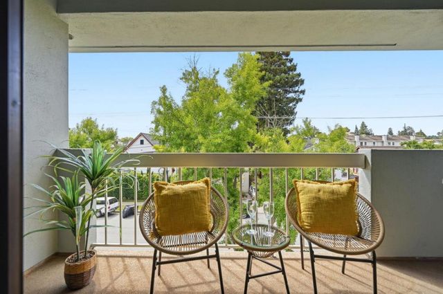 1110 Bayswater Avenue 303, Burlingame, CA 94010