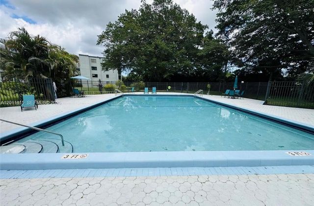 9370 SW 8th Street 117, Boca Raton, FL 33428