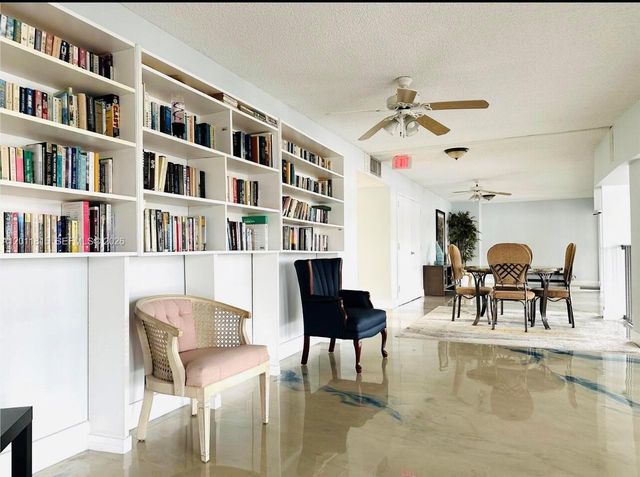 9370 SW 8th Street 117, Boca Raton, FL 33428