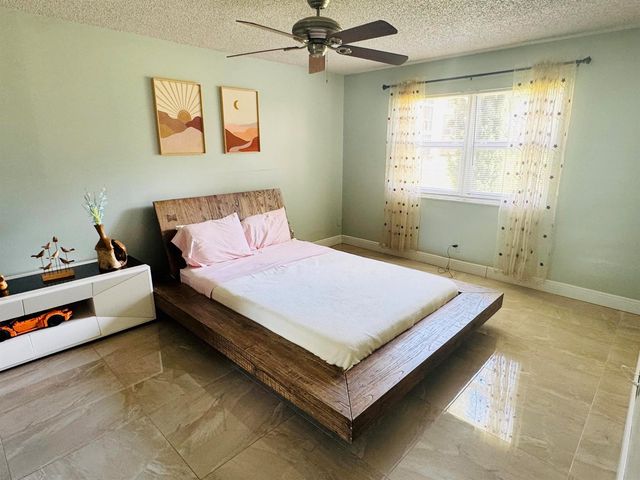 9370 SW 8th Street 117, Boca Raton, FL 33428