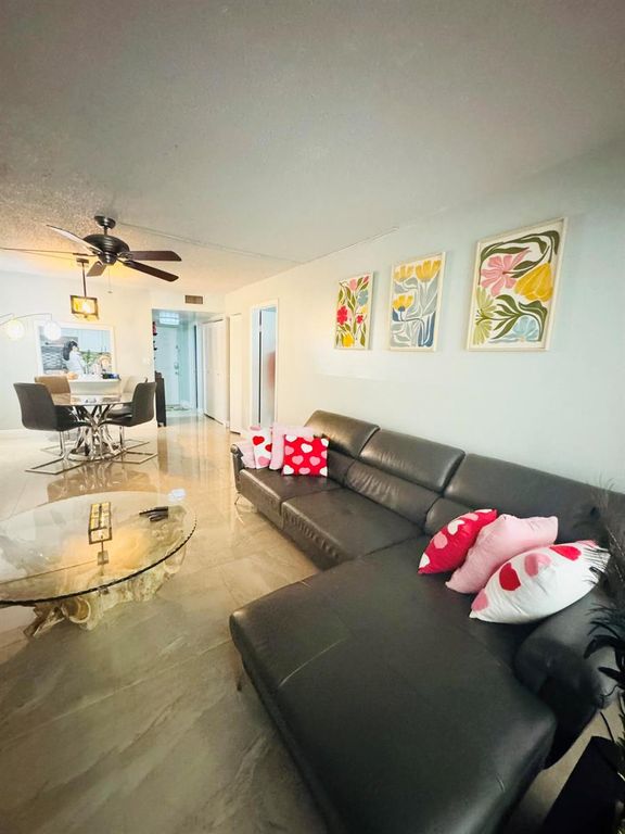 9370 SW 8th Street 117, Boca Raton, FL 33428