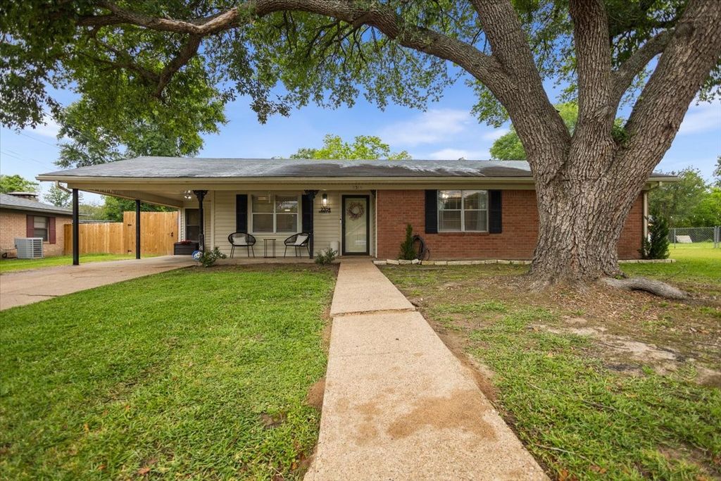 2304 Kaynell Drive, Henderson, TX 75654