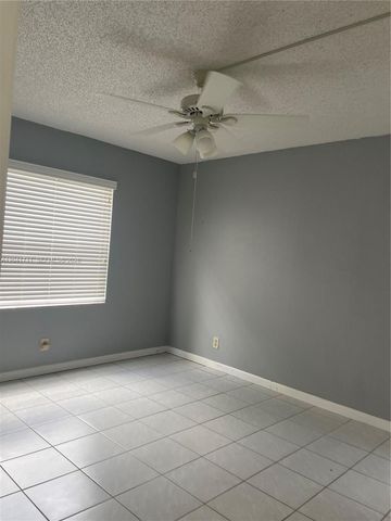7250 Golf Colony Ct 102, Lake Worth, FL 33467