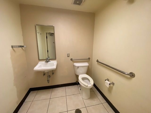 1675 N Milwaukee Avenue, Chicago, IL 60647