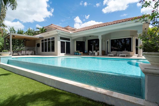 651 Sweet Bay Ave, Plantation, FL 33324