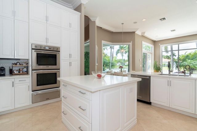 651 Sweet Bay Ave, Plantation, FL 33324