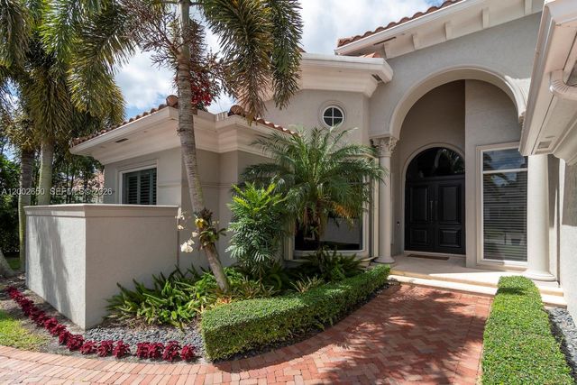 651 Sweet Bay Ave, Plantation, FL 33324
