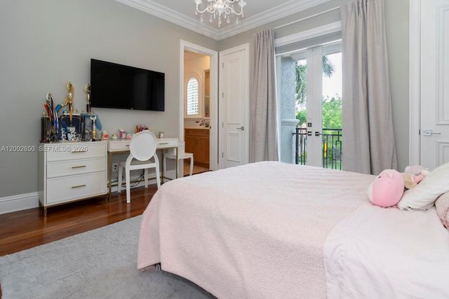 651 Sweet Bay Ave, Plantation, FL 33324