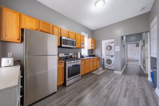 209 S Albany Avenue, Chicago, IL 60612