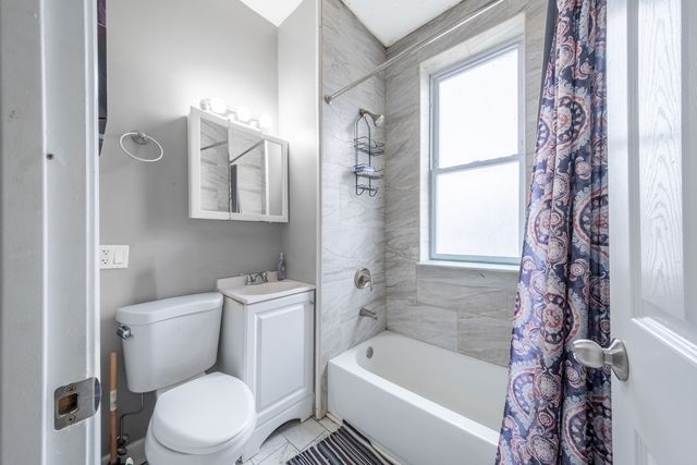 209 S Albany Avenue, Chicago, IL 60612