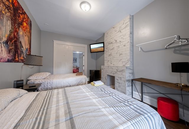 209 S Albany Avenue, Chicago, IL 60612