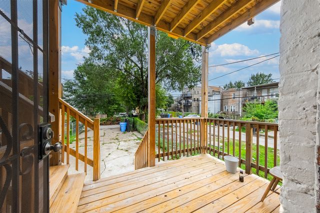 209 S Albany Avenue, Chicago, IL 60612