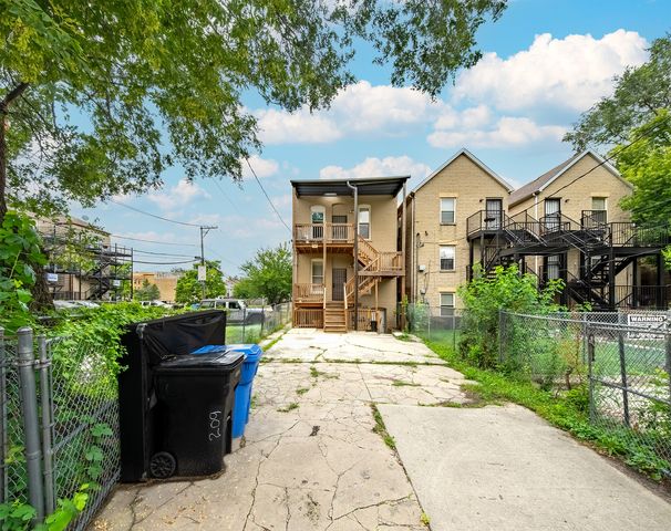 209 S Albany Avenue, Chicago, IL 60612