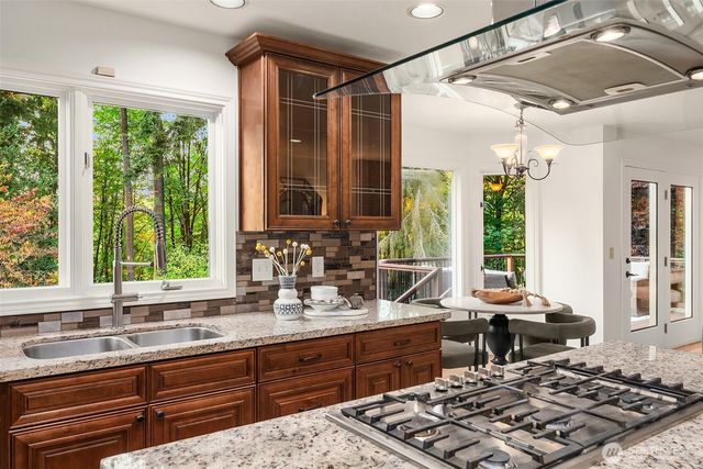 16707 NE 124th Street, Redmond, WA 98052