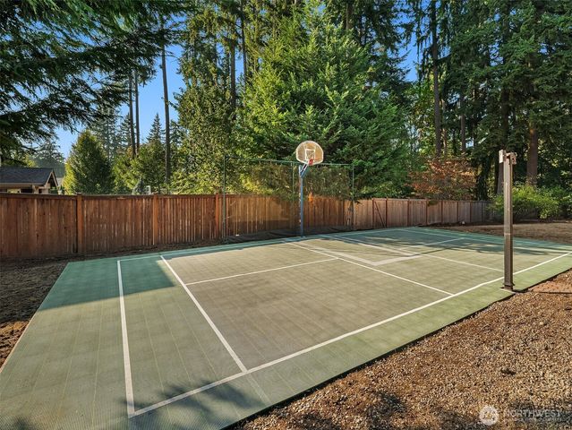 16707 NE 124th Street, Redmond, WA 98052