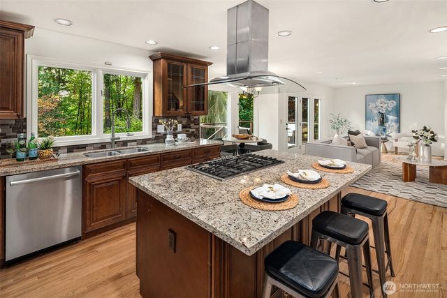 16707 NE 124th Street, Redmond, WA 98052