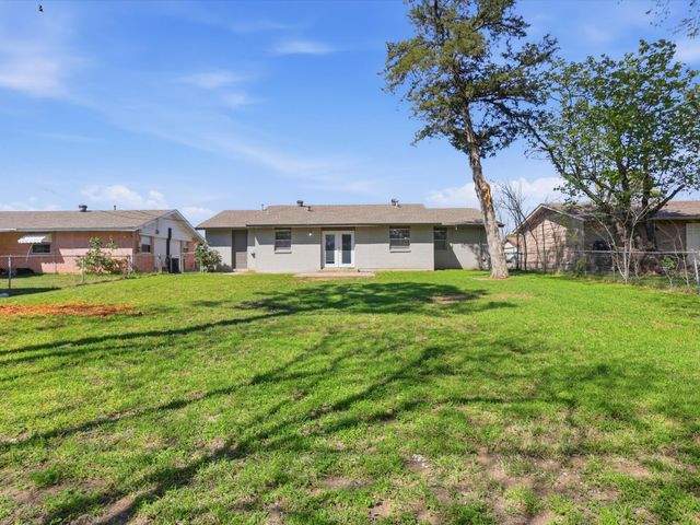 2816 Winslow Street, Irving, TX 75062