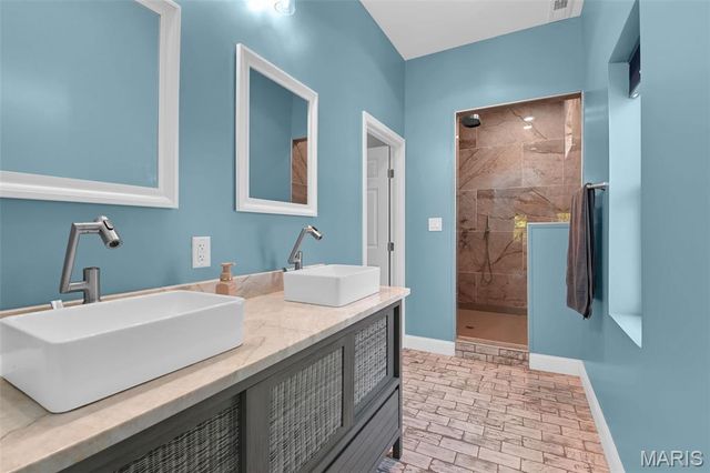4033 Cleveland Avenue, St Louis, MO 63110