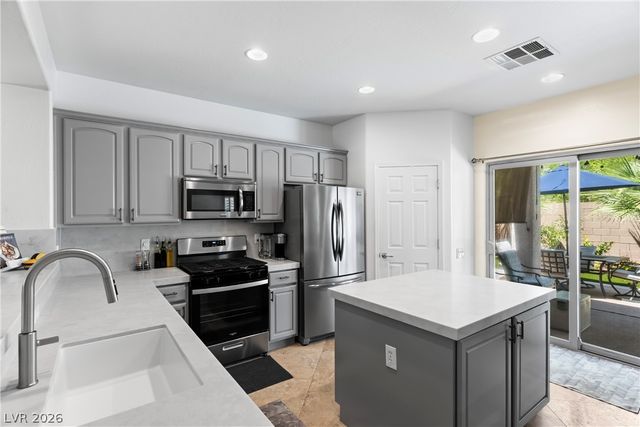 28 Gentilly Lace Avenue, Henderson, NV 89002