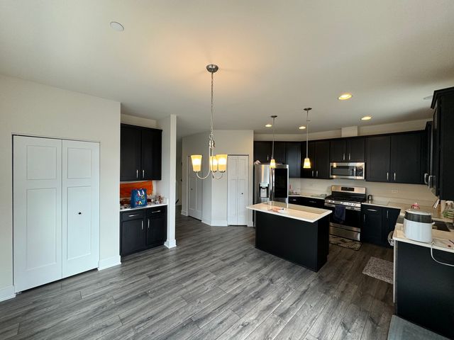 29w710 Cambridge Court, Warrenville, IL 60555