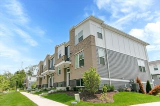 29w710 Cambridge Court, Warrenville, IL 60555