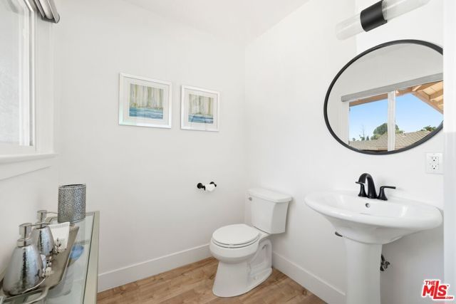 16141 Dickens Street, Encino (los Angeles), CA 91436