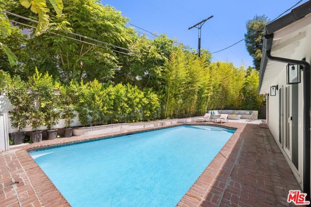 16141 Dickens Street, Encino (los Angeles), CA 91436