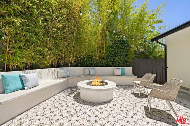 16141 Dickens Street, Encino (los Angeles), CA 91436