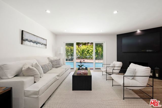 16141 Dickens Street, Encino (los Angeles), CA 91436
