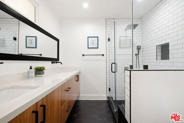 16141 Dickens Street, Encino (los Angeles), CA 91436