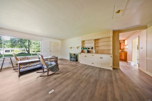 810 Plaza Drive, Evansville, IN 47715