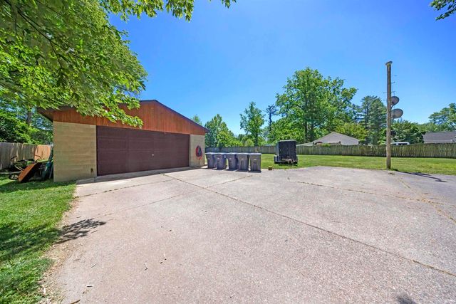 810 Plaza Drive, Evansville, IN 47715