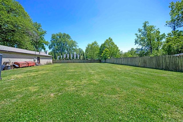 810 Plaza Drive, Evansville, IN 47715