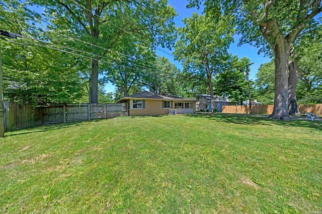 810 Plaza Drive, Evansville, IN 47715
