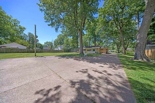 810 Plaza Drive, Evansville, IN 47715