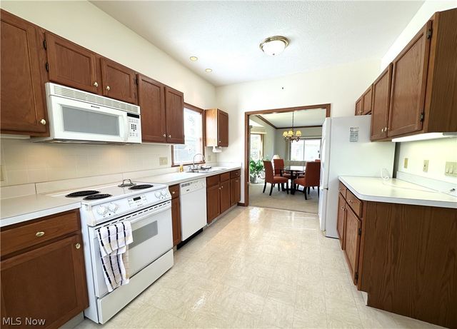 135 Village Drive, Seven Hills, OH 44131