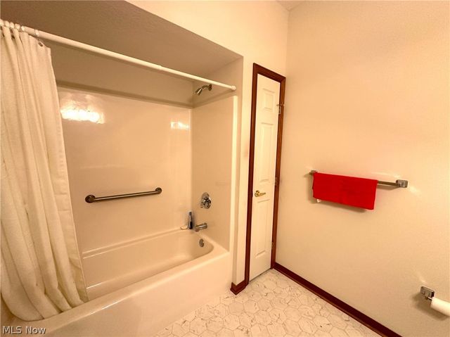 135 Village Drive, Seven Hills, OH 44131