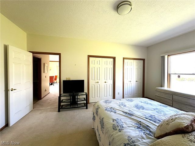 135 Village Drive, Seven Hills, OH 44131
