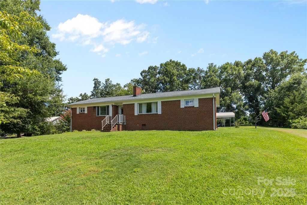 5949 Old Thompson Road, Norwood, NC 28128