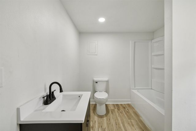 1784 B Avenue, Knoxville, IA 50138