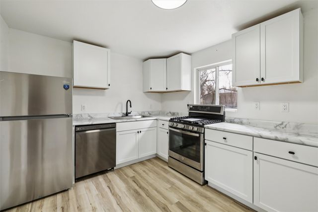 1784 B Avenue, Knoxville, IA 50138