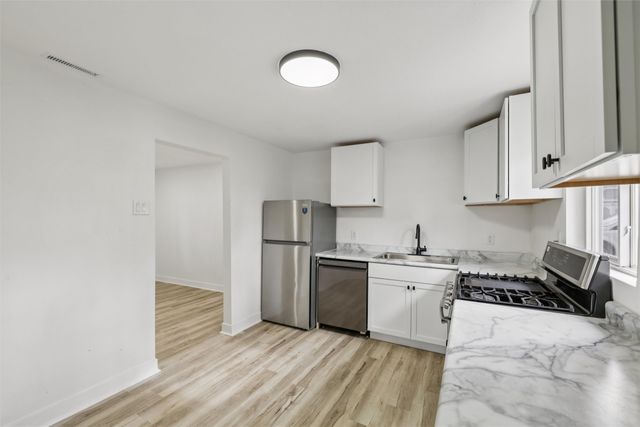 1784 B Avenue, Knoxville, IA 50138