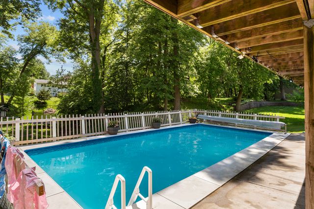 556 36th Avenue, East Moline, IL 61244