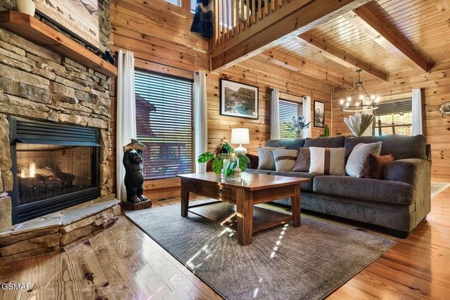 612 Cherry Blossom Way, Pigeon Forge, TN 37863