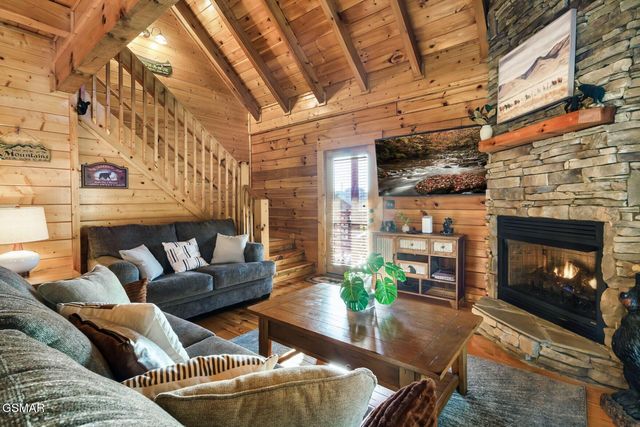 612 Cherry Blossom Way, Pigeon Forge, TN 37863