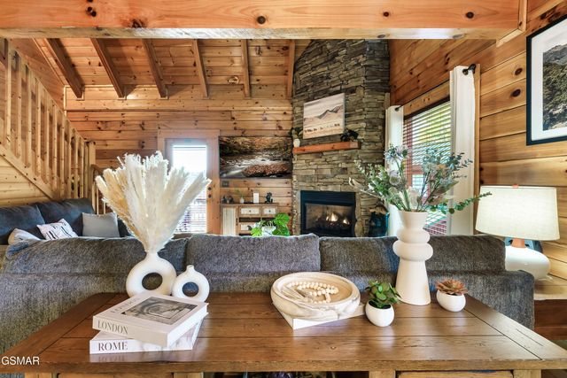 612 Cherry Blossom Way, Pigeon Forge, TN 37863