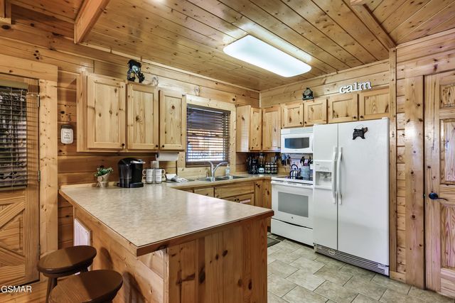 612 Cherry Blossom Way, Pigeon Forge, TN 37863