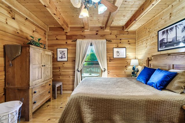 612 Cherry Blossom Way, Pigeon Forge, TN 37863