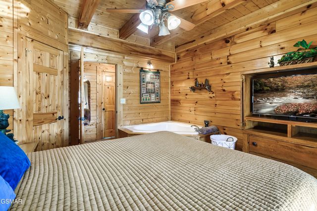 612 Cherry Blossom Way, Pigeon Forge, TN 37863