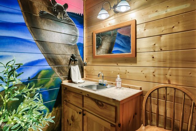 612 Cherry Blossom Way, Pigeon Forge, TN 37863